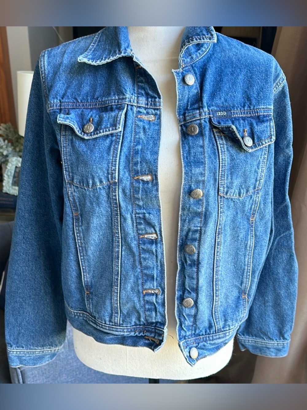 IZOD Jeans Medium Wash Denim Jacket Classic Button Up Trucker Coat Sz M 💙